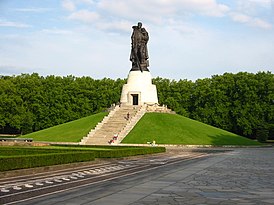 1 Berlin_Treptow_Ehrenmal_07.jpg